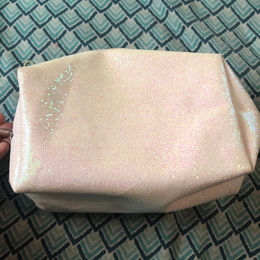 Makeup bag👛 - Picture 3 of 4